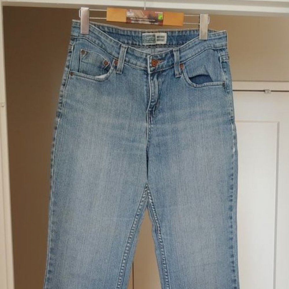 VINTAGE LEVI MID RISE BOOT CUT JEANS, SIZE 8!!!